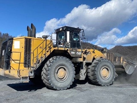 CAT 990K Dump Truck