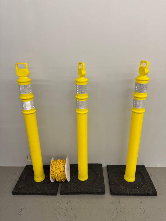 Delineator Posts with safety chain